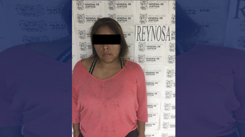Detienen a mujer por robo de auto 