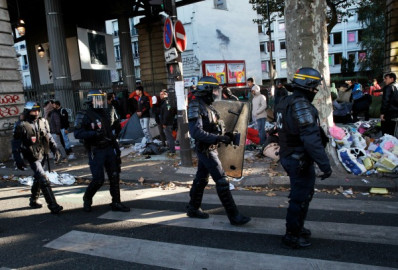Desalojan campamento de más de dos mil migrantes en París