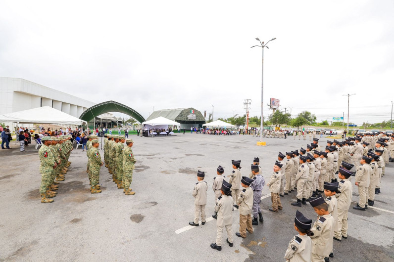 Entregó Carlos Peña Ortiz Certificado de Estudios a Cadetes de CALMECAC