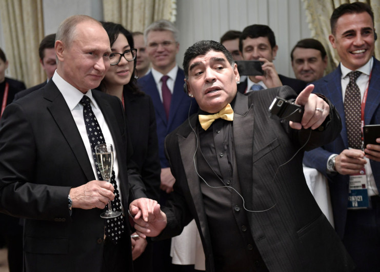 Argentina frente a grupo accesible: Maradona