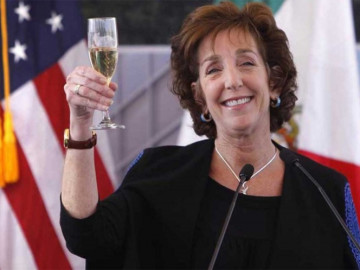 Exembajadora de EU, feliz de escapar del caos de Trump