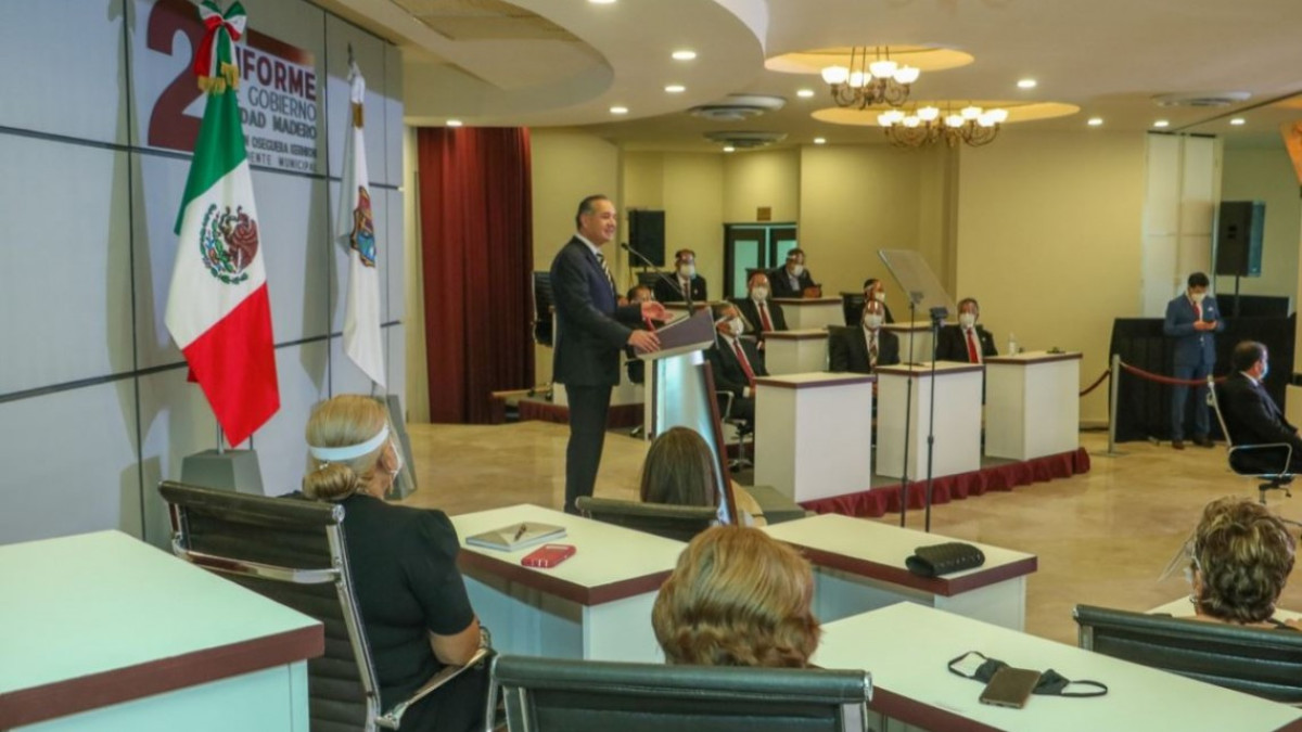 Rinde Adrián Oseguera, su 2ndo Informe de Gobierno