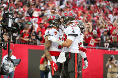 Tampa Bay aplasta a Philadelphia y busca defender el título 