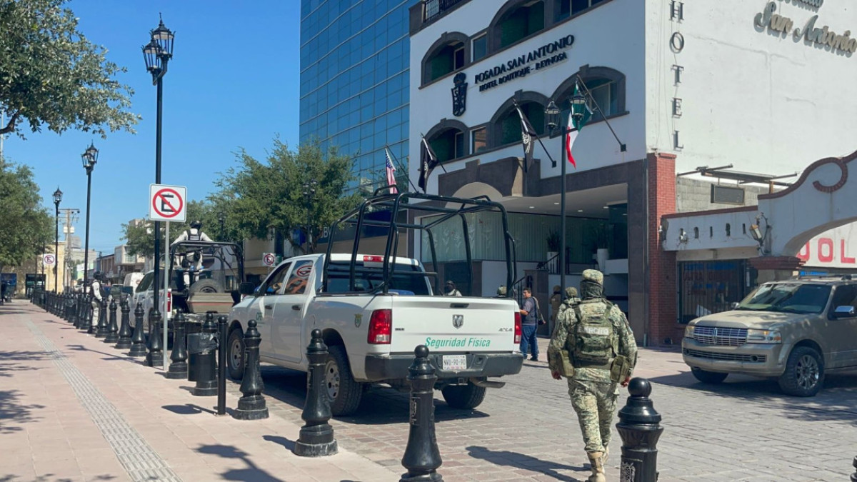 Operativo de CFE sorprende a comerciantes del Centro por presunto robo de energía