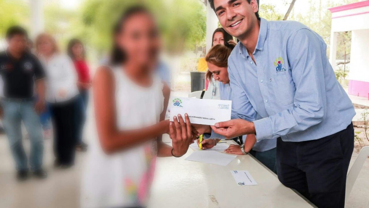 Entregan de estímulos del programa "Apoyando tu Futuro"