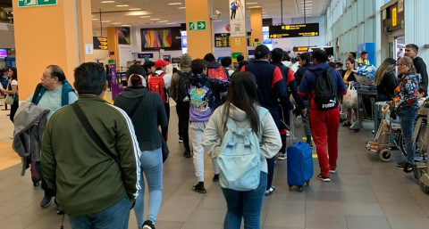 Llegan a México futbolistas tras permanecer varados en Perú