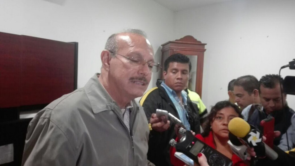 Director de tránsito escucha a choferes paristas