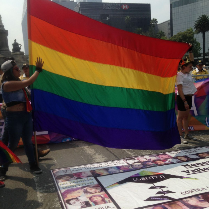 Aprueban en Constitución de la CDMX matrimonio civil a personas del mismo sexo