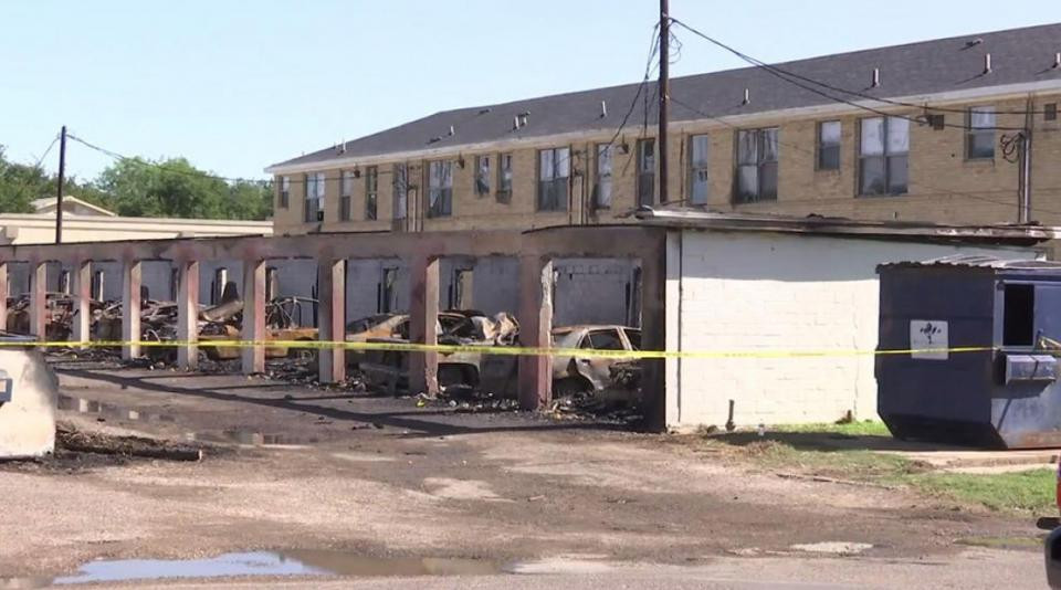 Arrestan a menor de edad acusado de incendiar estacionamiento