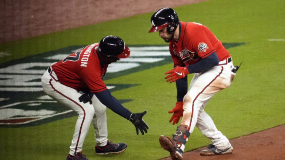 Bravos vencen a Houston y se van 2-1 arriba en la Serie Mundial