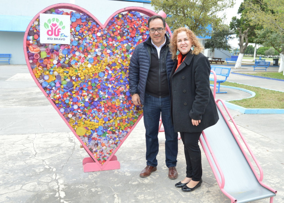 DIF Río Bravo entrega donación de taparroscas a niños con cáncer