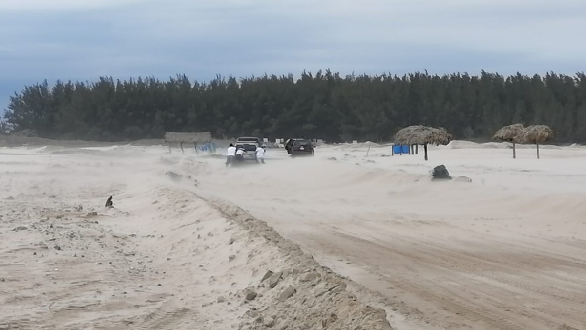 Garantizan seguridad a visitantes de playa Tesoro 