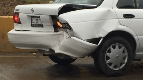 Llovizna genera choques múltiples en la zona sur