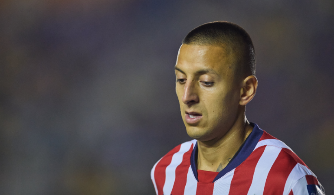 ‘Piojo’ Alvarado pide disculpas por lanzar un cohete a la prensa