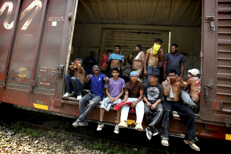 Preocupa a migrantes mexicanos en EEUU que Trump frene remesas