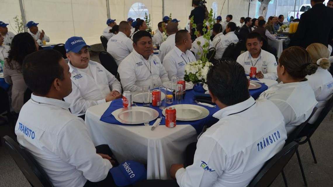 Ayuntamiento felicita a policías en su día