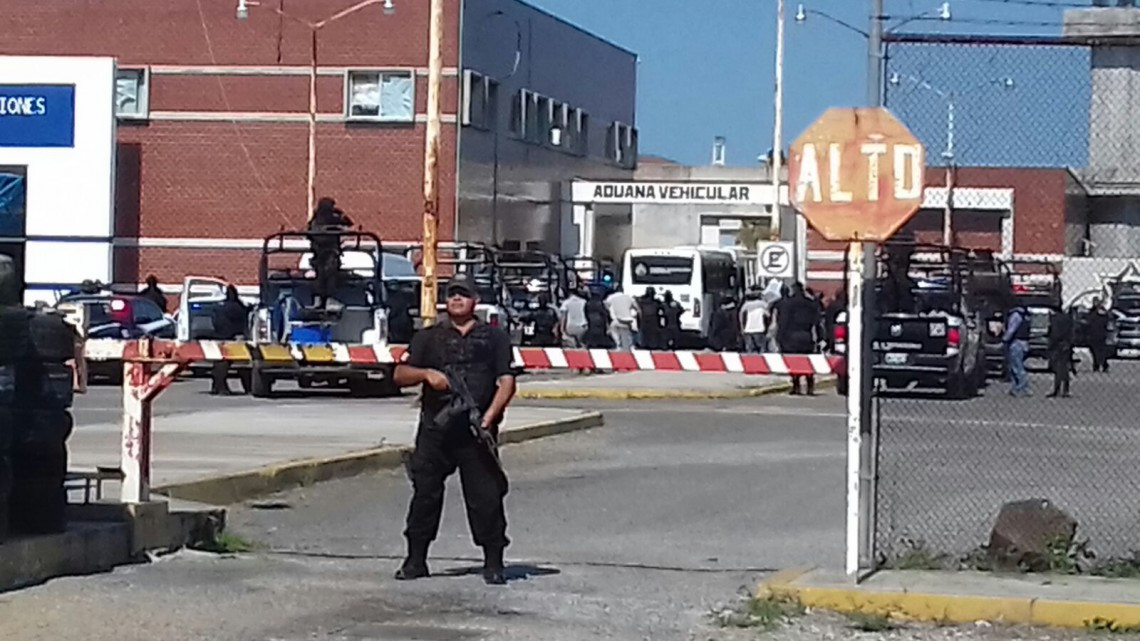 Llegan los primeros reos trasladados de Ciudad Victoria al penal de Altamira.