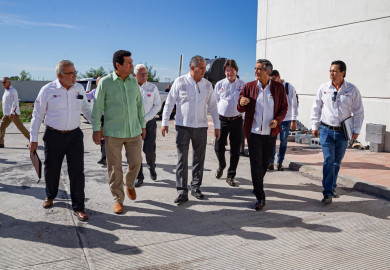 Gobernador realiza gira de trabajo en Matamoros; lo acompaña Mario López