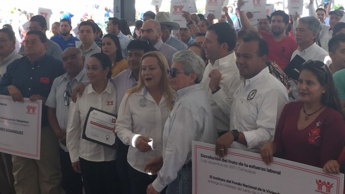 Se hacen entrega de escrituras a familias de Altamira