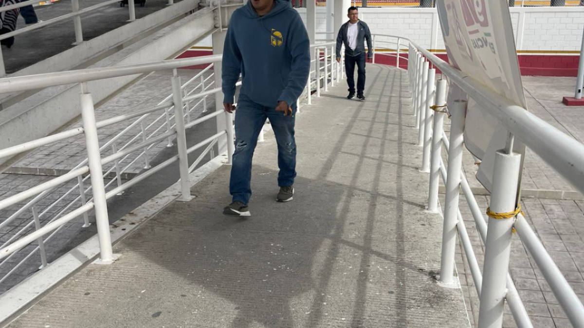 Por obras, peatones deben usar puente para cruzar a Hidalgo