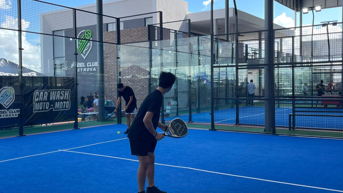 Torneo de pádel beneficia a mujeres con cáncer