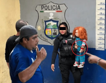 Detienen a 'Chucky' en Coahuila; hombre utiliza muñeco para pedir dinero