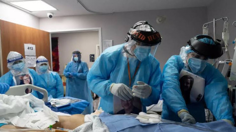 Estados Unidos mantiene contagios de COVID-19 a la baja