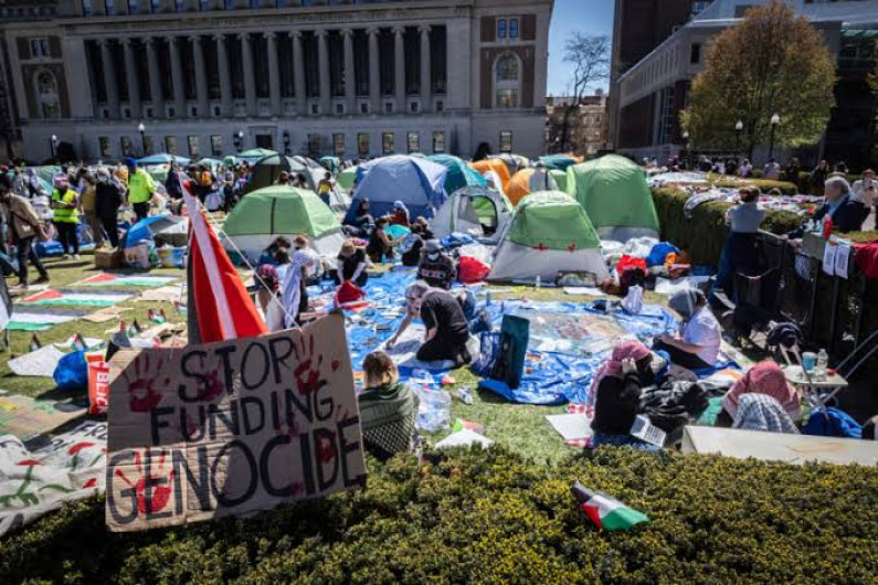 Gobernador de Texas amenaza a universitarios pro-palestina