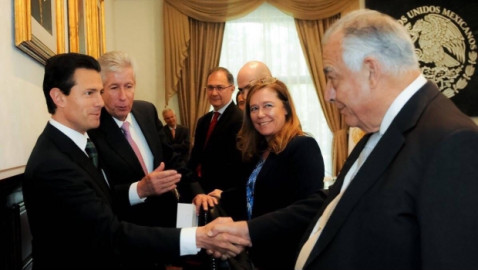 Recibe EPN a representante Altán, ganadora de Red Compartida