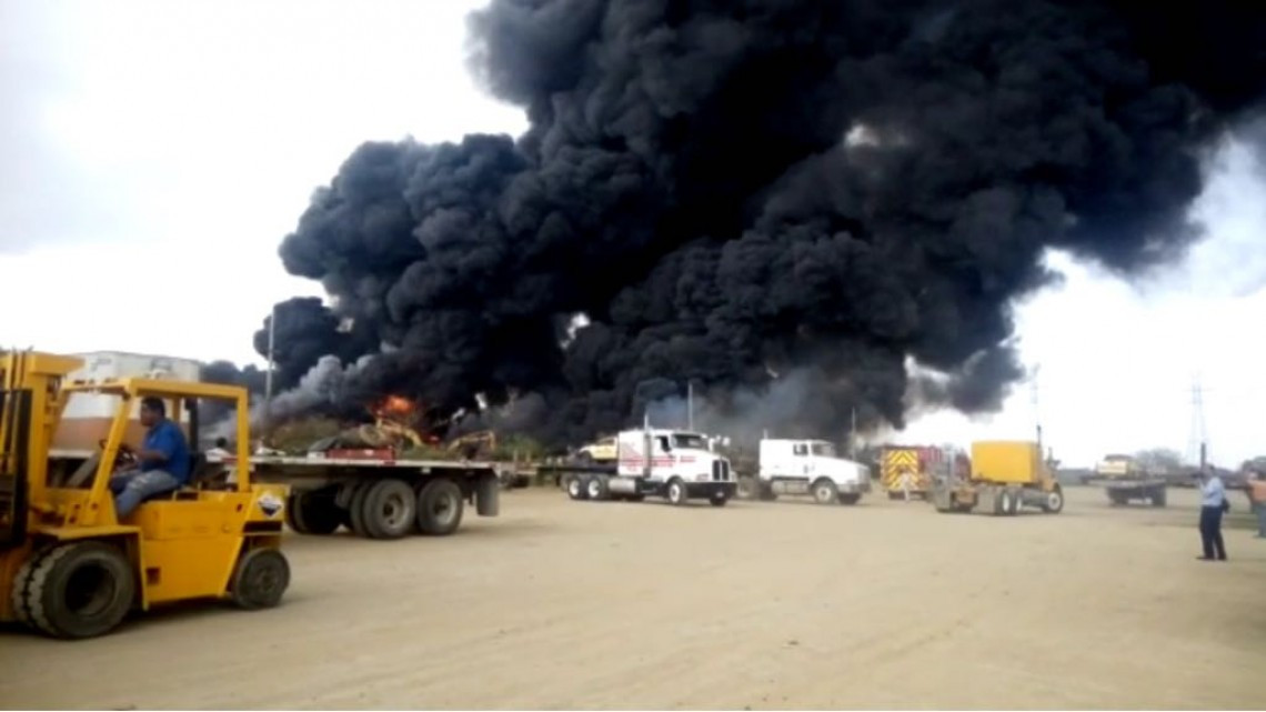 Empresa que almacena sustancias tóxicas se incendia