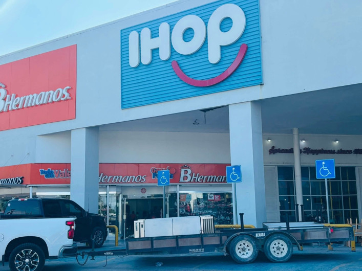 Embargan IHOP en Matamoros por incumplimiento laboral  