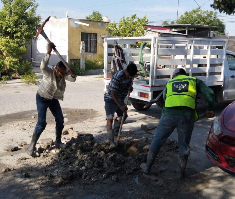 Reparó COMAPA fugas de agua potable en el fraccionamiento San Valentín