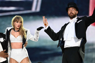 Travis Kelce sorprende en el escenario durante concierto de Taylor Swift